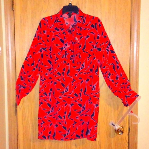 Ann Taylor Dresses & Skirts - Dark blue/ReD flower pattern W/ button up ruffled collar long sleeve shirt dress